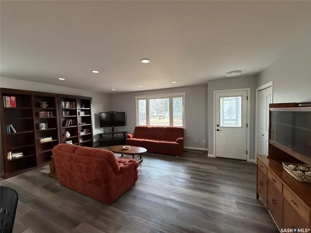 801 Lorne Street W Swift Current SK S9H 0J8