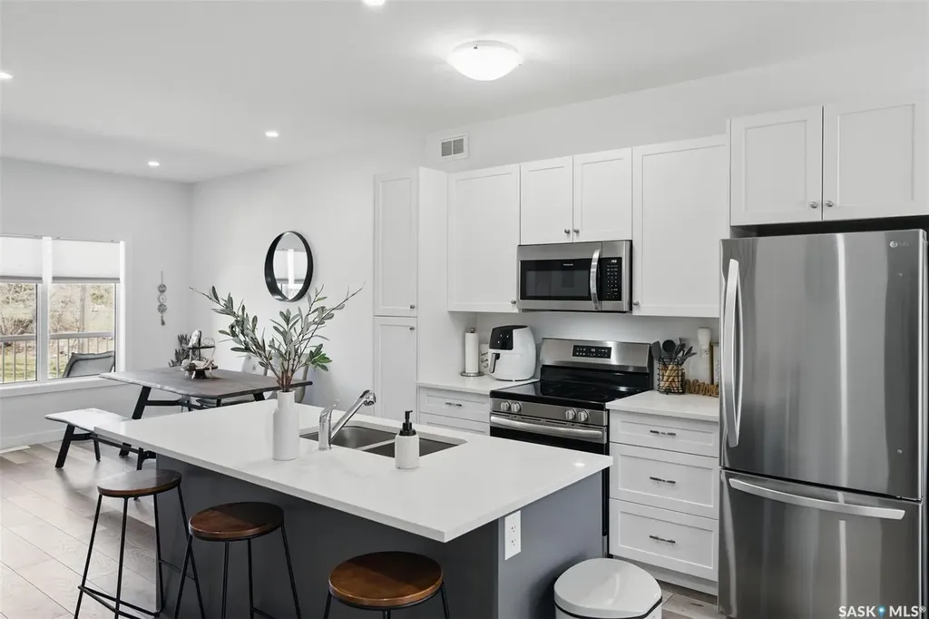 421 L Avenue S Saskatoon SK S7M 5Y6