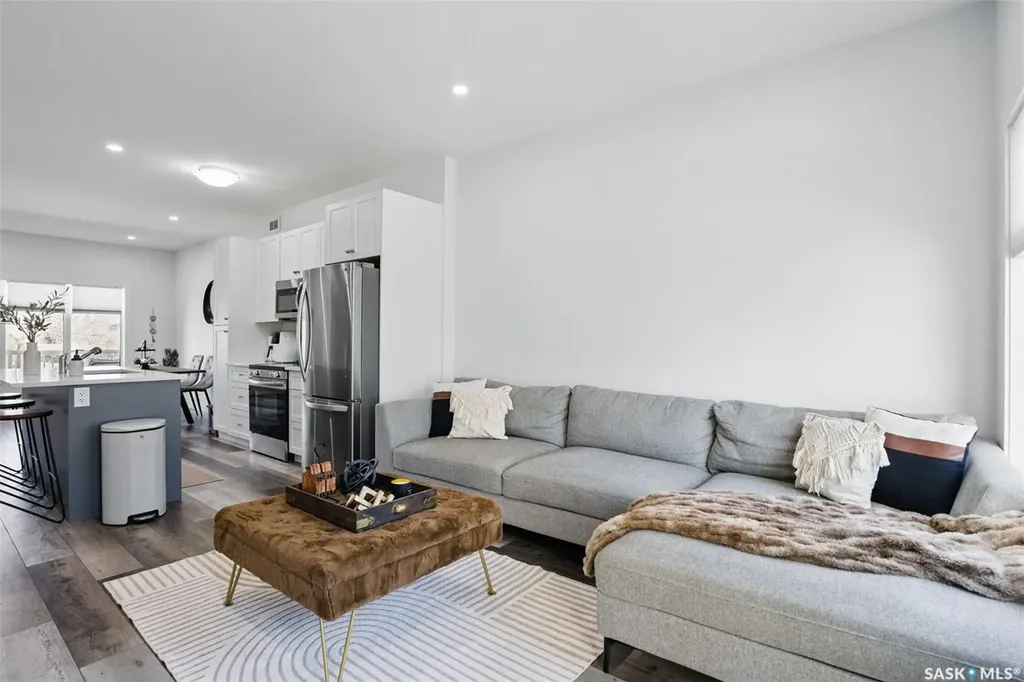 421 L Avenue S Saskatoon SK S7M 5Y6