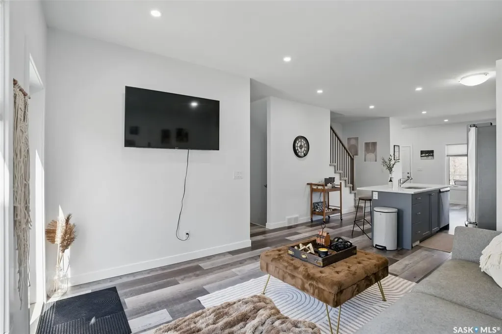 421 L Avenue S Saskatoon SK S7M 5Y6