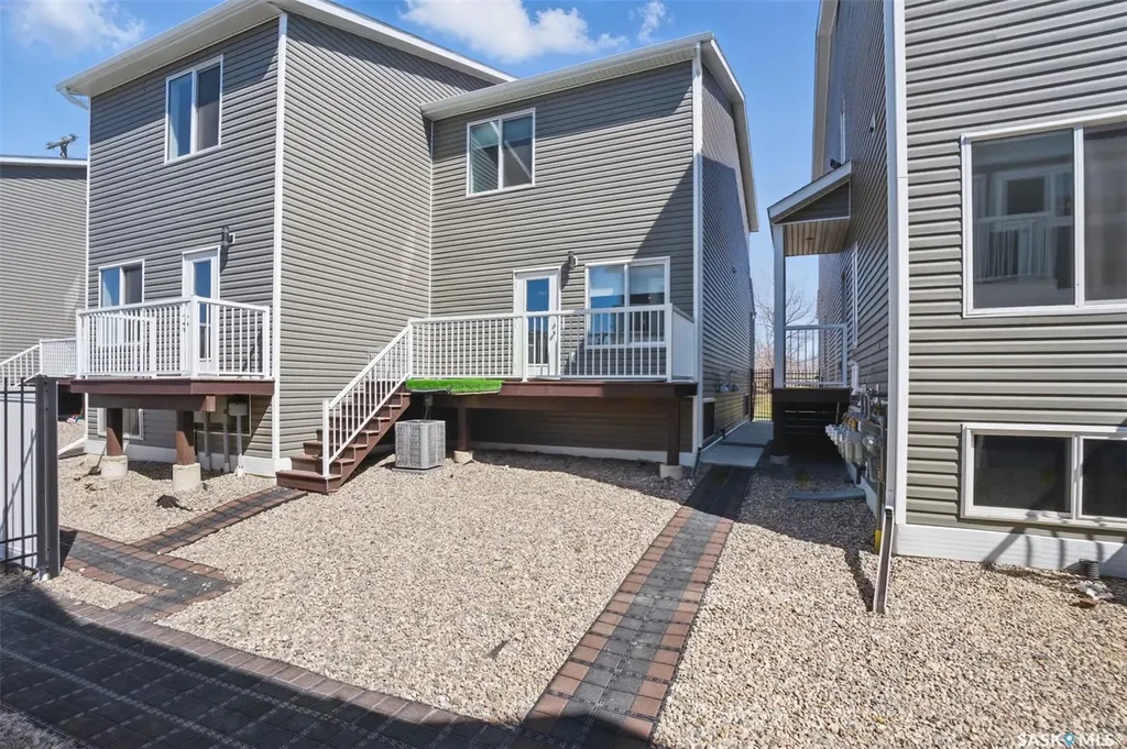 421 L Avenue S Saskatoon SK S7M 5Y6