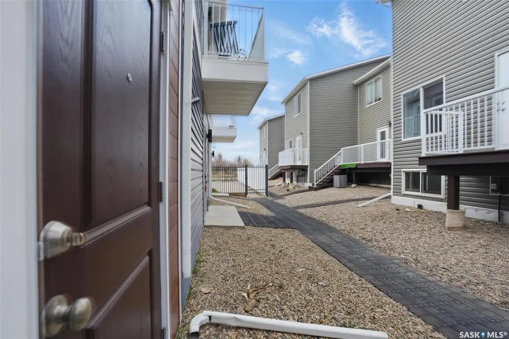 421 L Avenue S Saskatoon SK S7M 5Y6