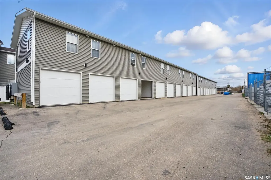 421 L Avenue S Saskatoon SK S7M 5Y6