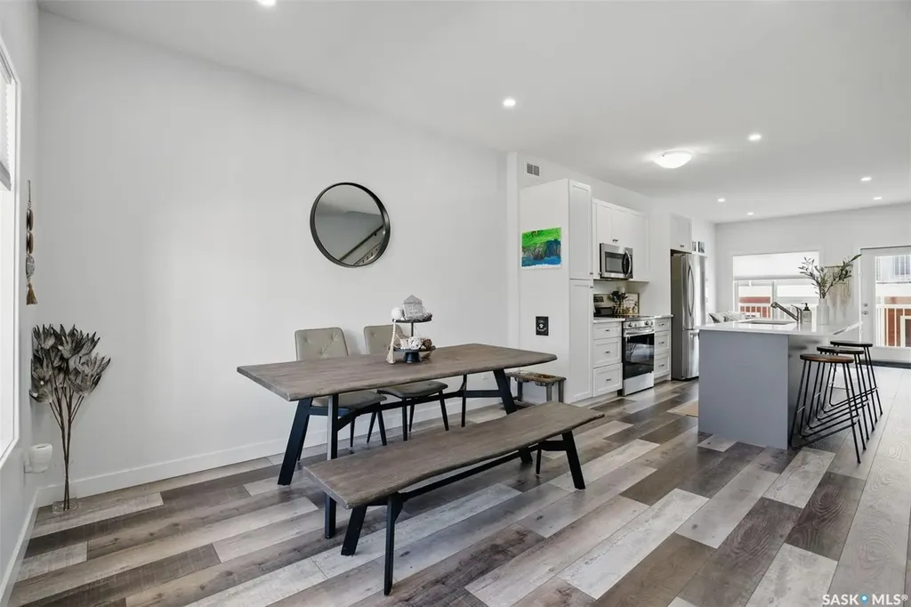421 L Avenue S Saskatoon SK S7M 5Y6