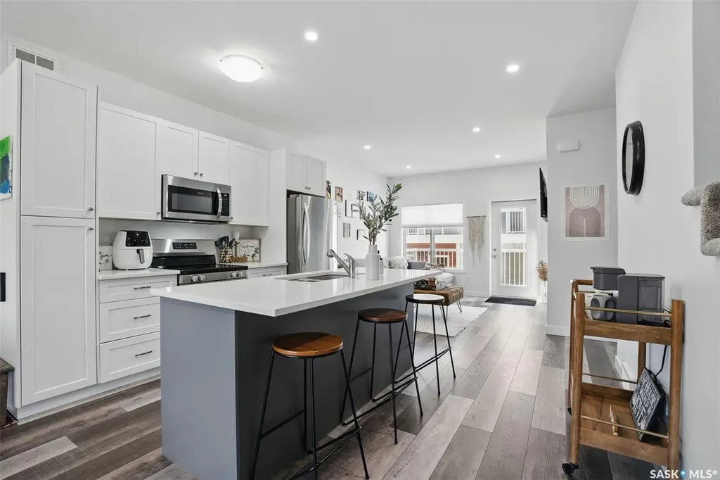 421 L Avenue S Saskatoon SK S7M 5Y6