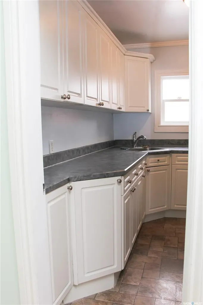 3007 Dewdney Avenue Regina SK S4T 0Y3
