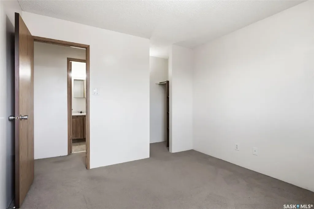 35 Alport Crescent Regina SK S4R 8C6
