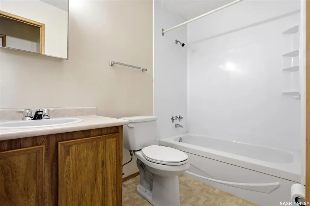 35 Alport Crescent Regina SK S4R 8C6