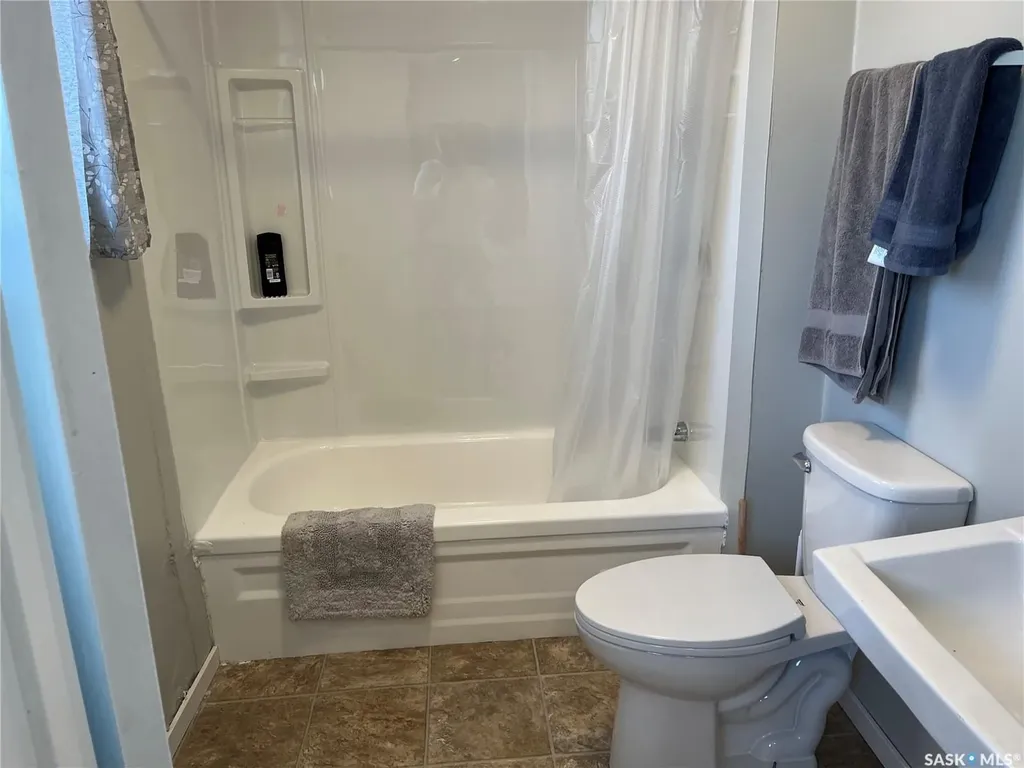 219 1st Avenue Gravelbourg SK S0H 1X0