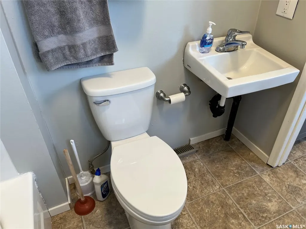219 1st Avenue Gravelbourg SK S0H 1X0