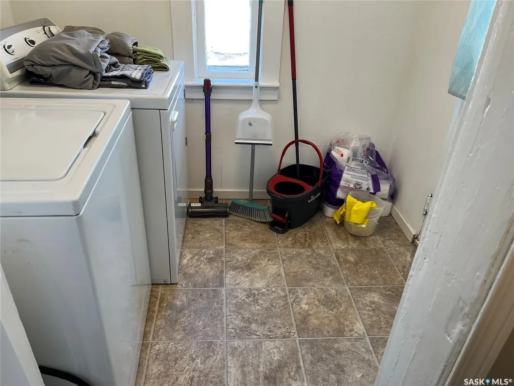 219 1st Avenue Gravelbourg SK S0H 1X0