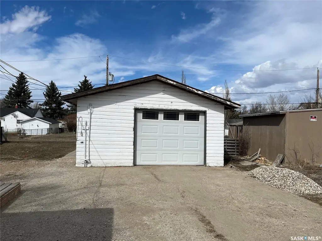 219 1st Avenue Gravelbourg SK S0H 1X0