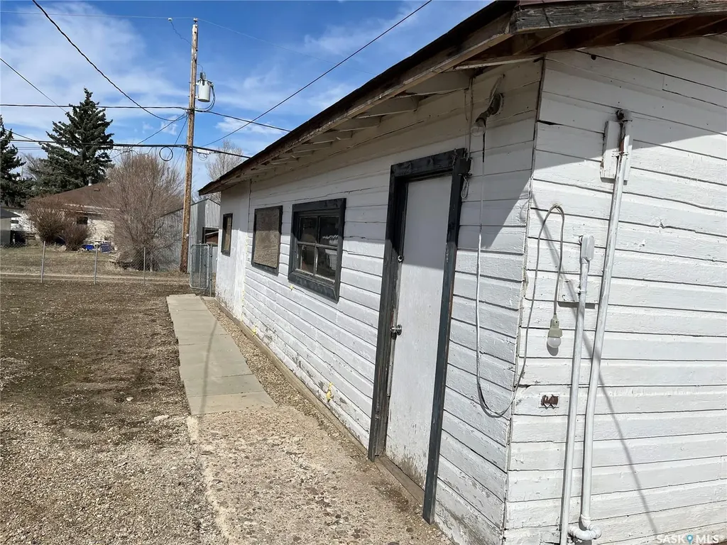 219 1st Avenue Gravelbourg SK S0H 1X0