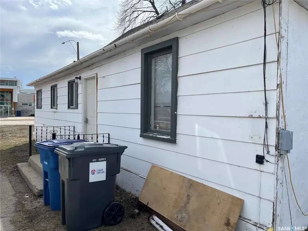219 1st Avenue Gravelbourg SK S0H 1X0