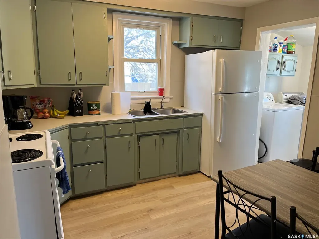 219 1st Avenue Gravelbourg SK S0H 1X0