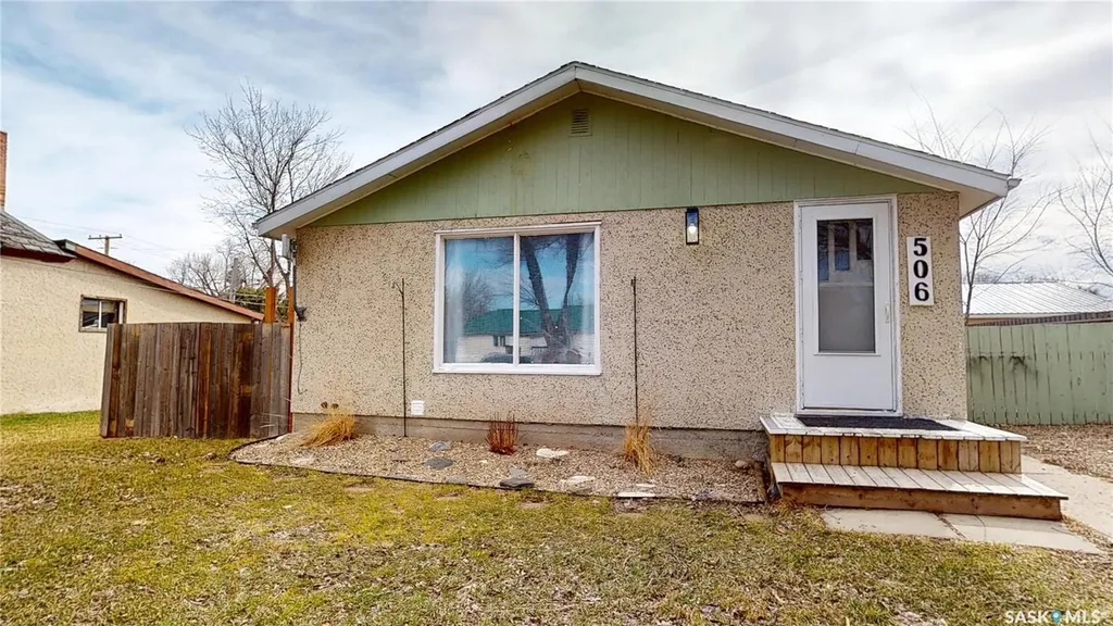 506 Walsh Street Maple Creek SK S0N 1N0