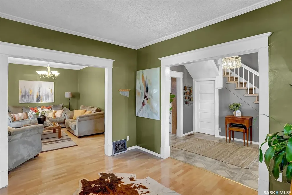 1127 2nd Avenue NW Moose Jaw SK S6H 3R4