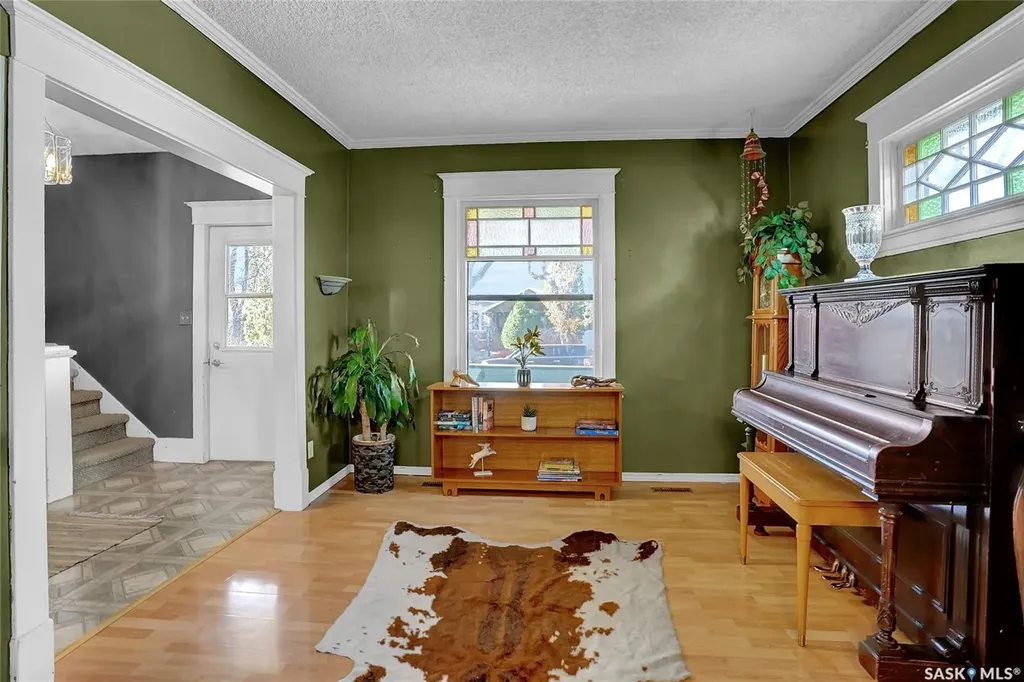 1127 2nd Avenue NW Moose Jaw SK S6H 3R4
