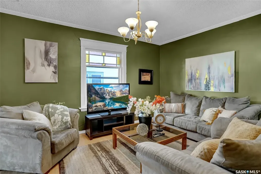1127 2nd Avenue NW Moose Jaw SK S6H 3R4