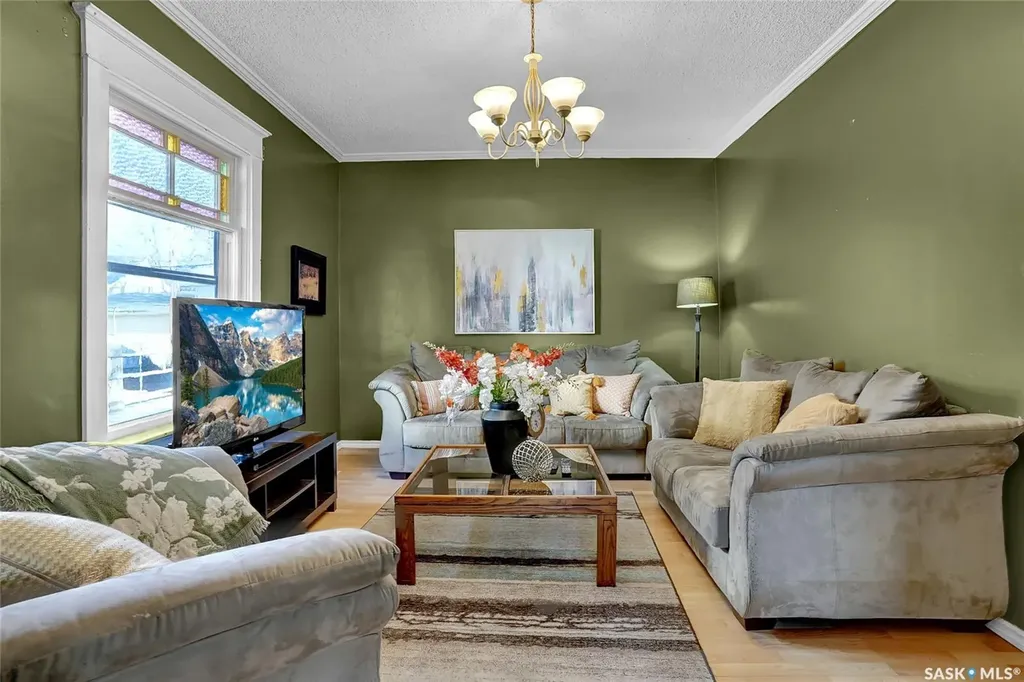 1127 2nd Avenue NW Moose Jaw SK S6H 3R4