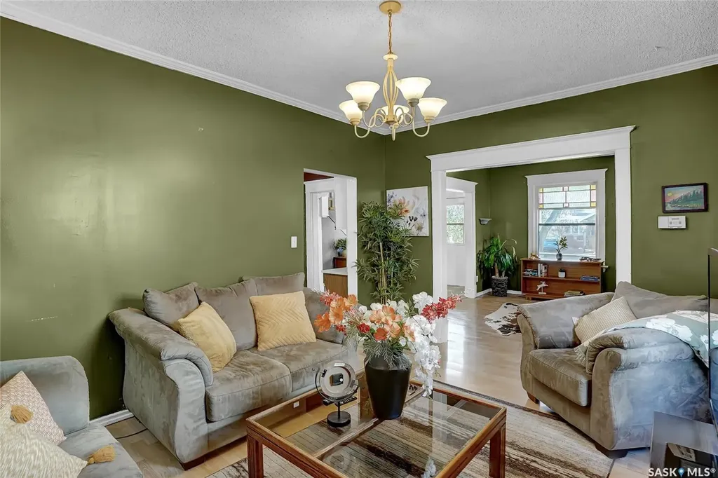 1127 2nd Avenue NW Moose Jaw SK S6H 3R4