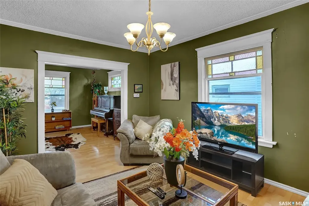 1127 2nd Avenue NW Moose Jaw SK S6H 3R4