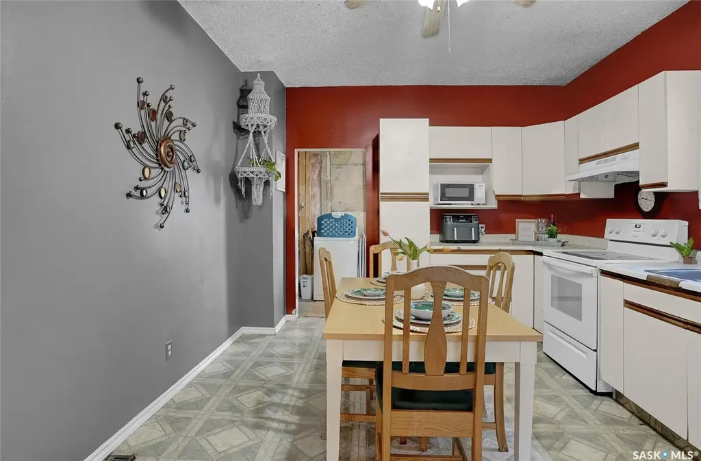 1127 2nd Avenue NW Moose Jaw SK S6H 3R4