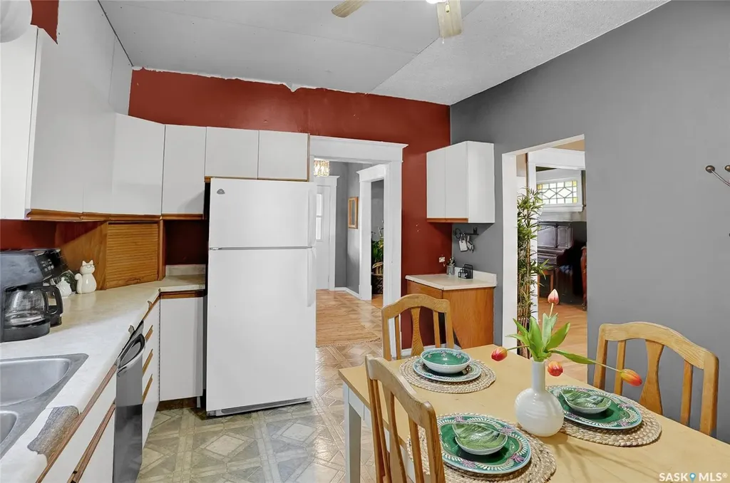 1127 2nd Avenue NW Moose Jaw SK S6H 3R4