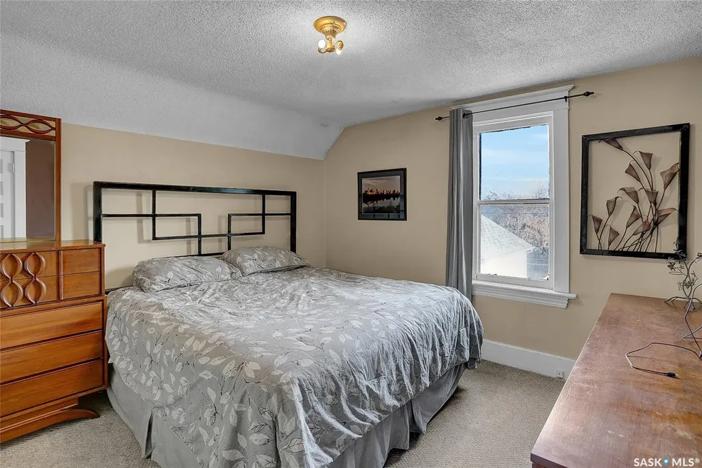 1127 2nd Avenue NW Moose Jaw SK S6H 3R4