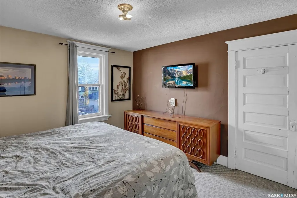 1127 2nd Avenue NW Moose Jaw SK S6H 3R4