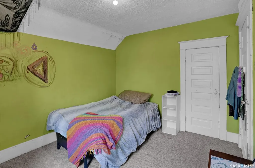 1127 2nd Avenue NW Moose Jaw SK S6H 3R4