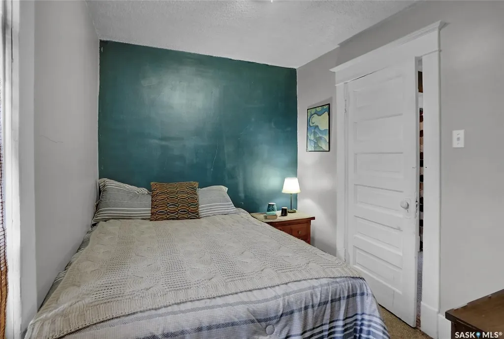 1127 2nd Avenue NW Moose Jaw SK S6H 3R4