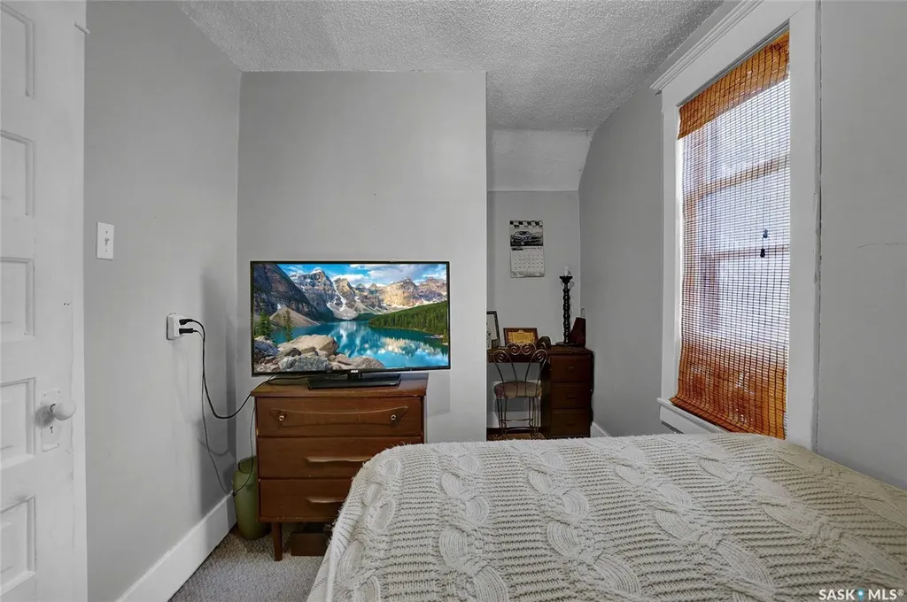 1127 2nd Avenue NW Moose Jaw SK S6H 3R4