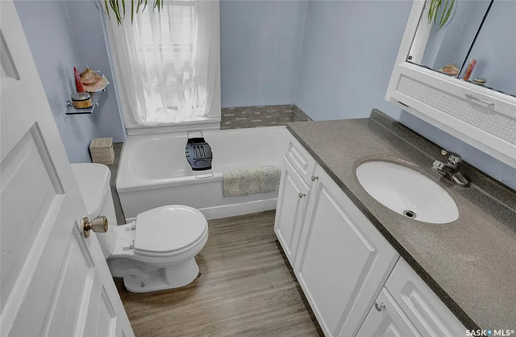 1127 2nd Avenue NW Moose Jaw SK S6H 3R4