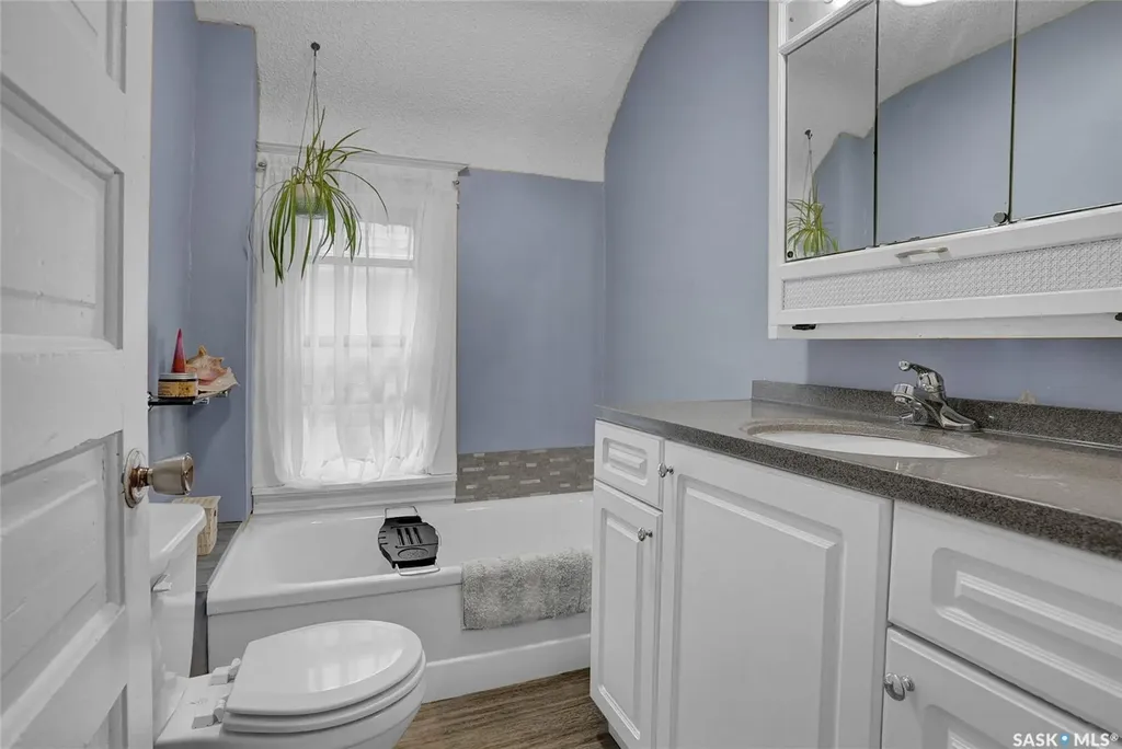 1127 2nd Avenue NW Moose Jaw SK S6H 3R4