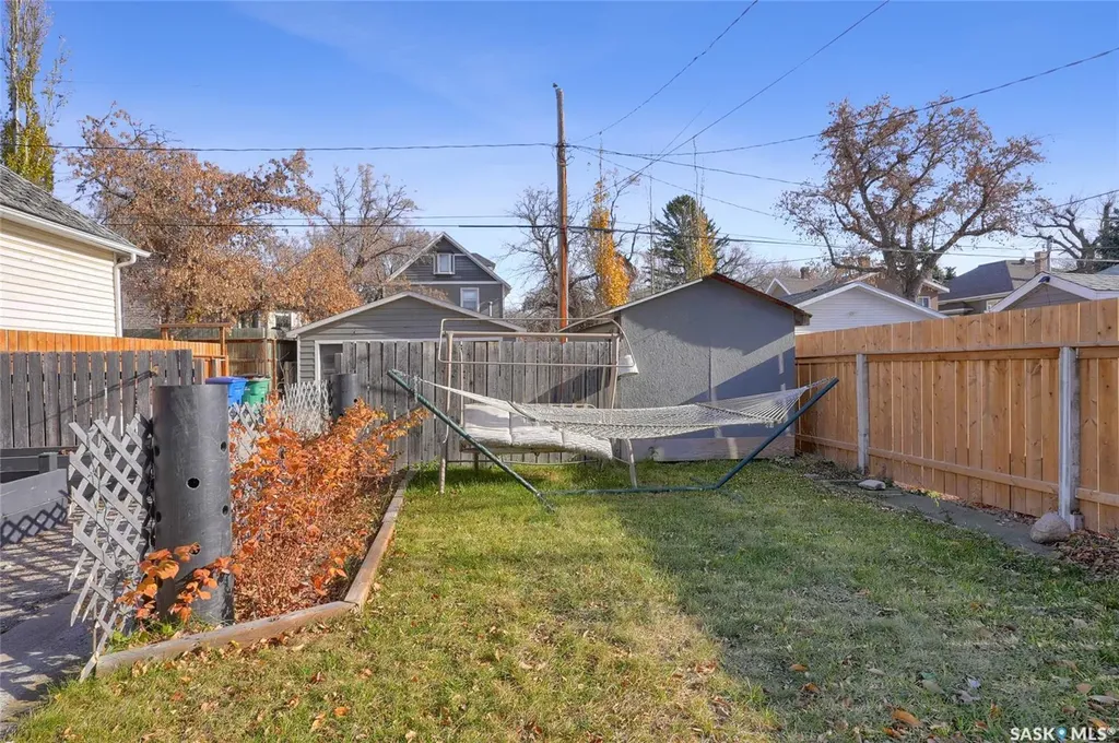 1127 2nd Avenue NW Moose Jaw SK S6H 3R4