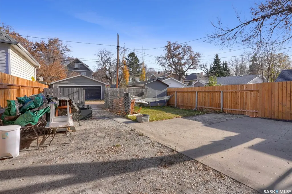 1127 2nd Avenue NW Moose Jaw SK S6H 3R4
