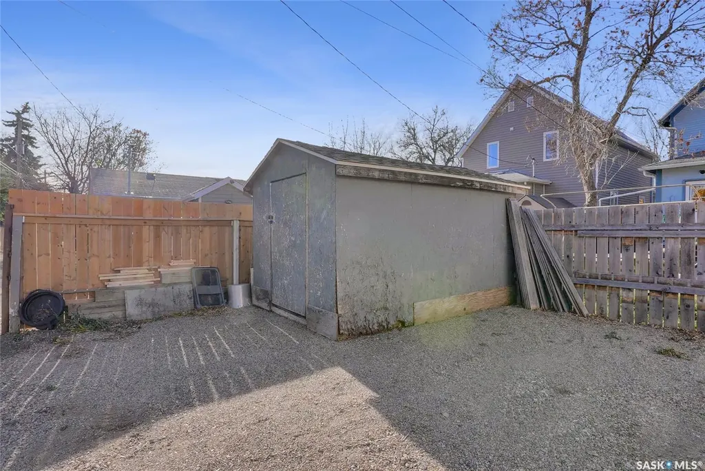 1127 2nd Avenue NW Moose Jaw SK S6H 3R4