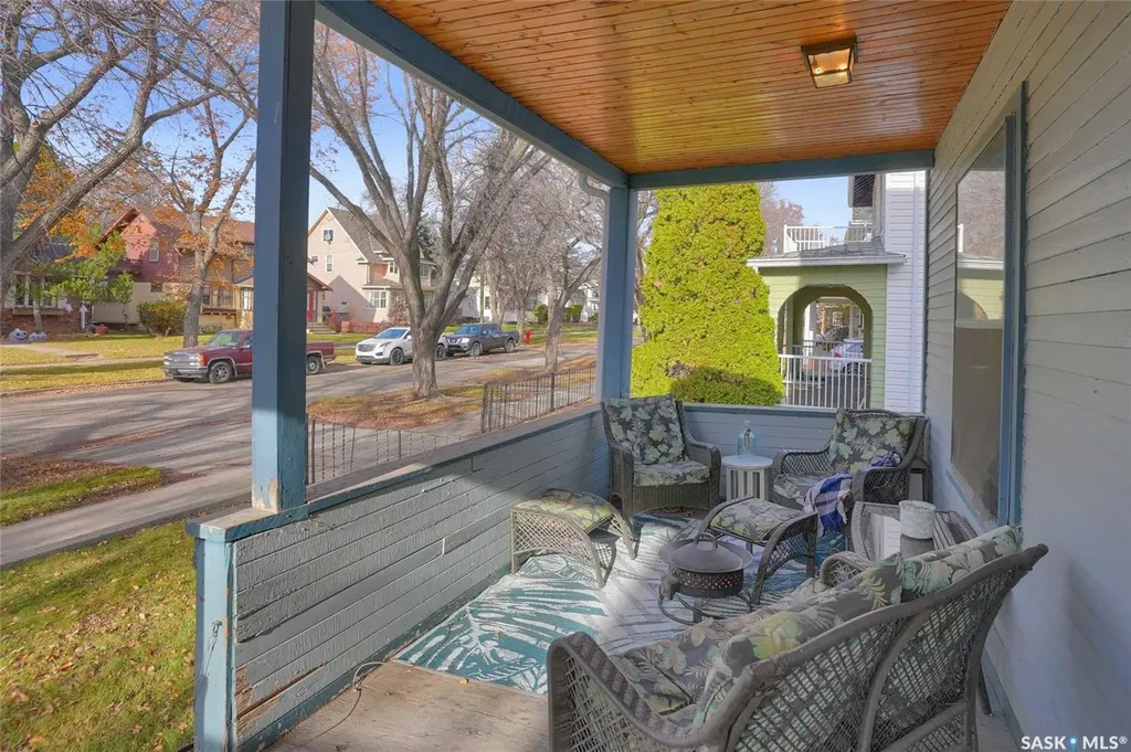 1127 2nd Avenue NW Moose Jaw SK S6H 3R4