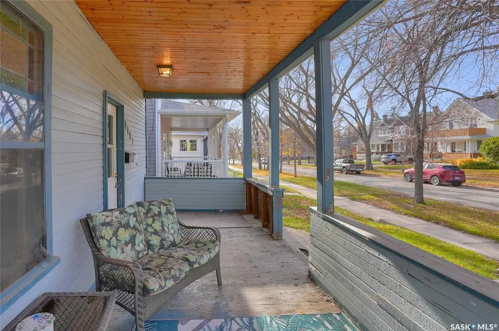1127 2nd Avenue NW Moose Jaw SK S6H 3R4
