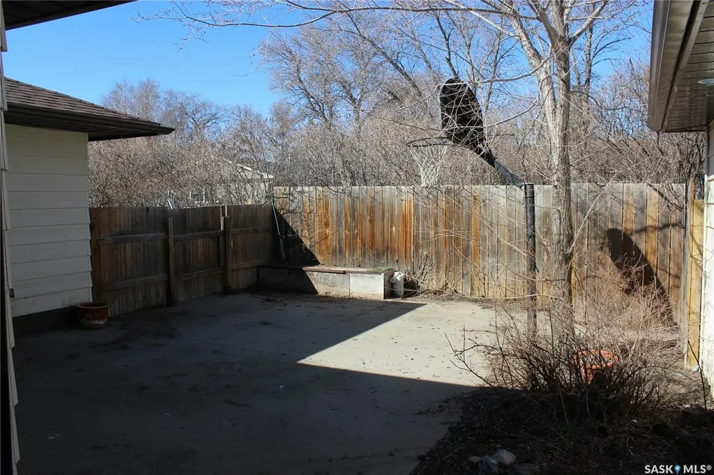 1533 Thorn Crescent Estevan SK S4A 1N7