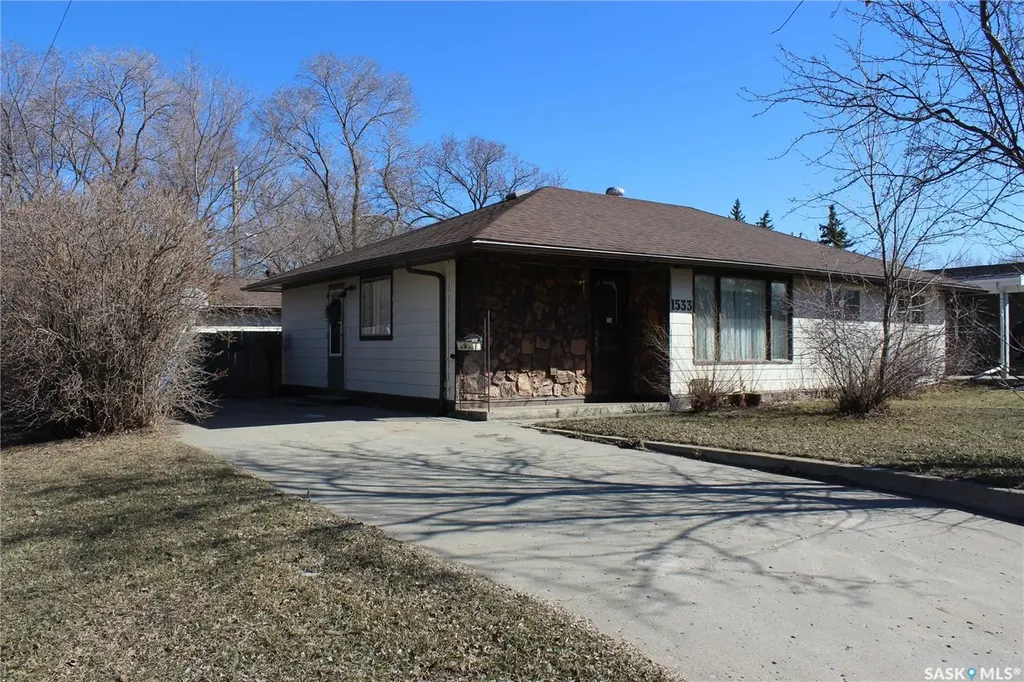 1533 Thorn Crescent Estevan SK S4A 1N7