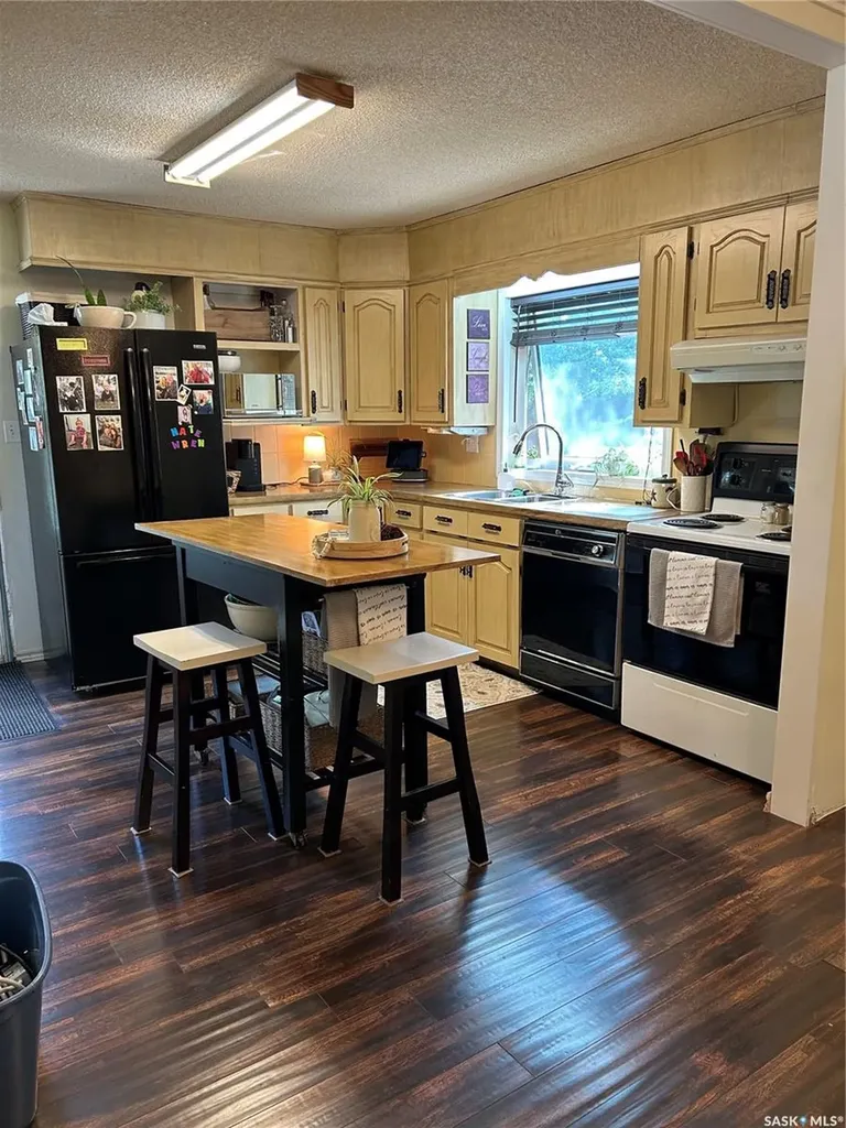 1533 Thorn Crescent Estevan SK S4A 1N7