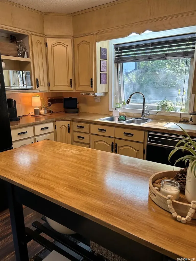 1533 Thorn Crescent Estevan SK S4A 1N7