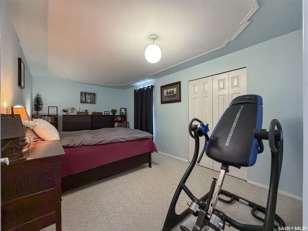 118 Cedar Avenue N Eastend SK S0N 0T0