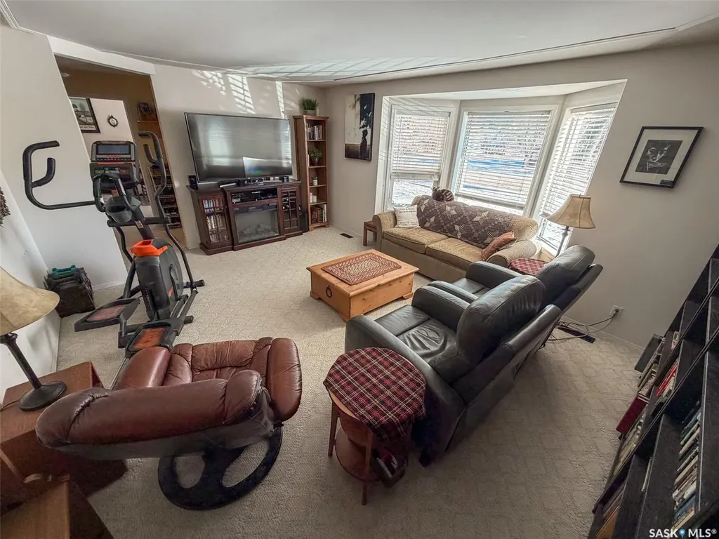 118 Cedar Avenue N Eastend SK S0N 0T0