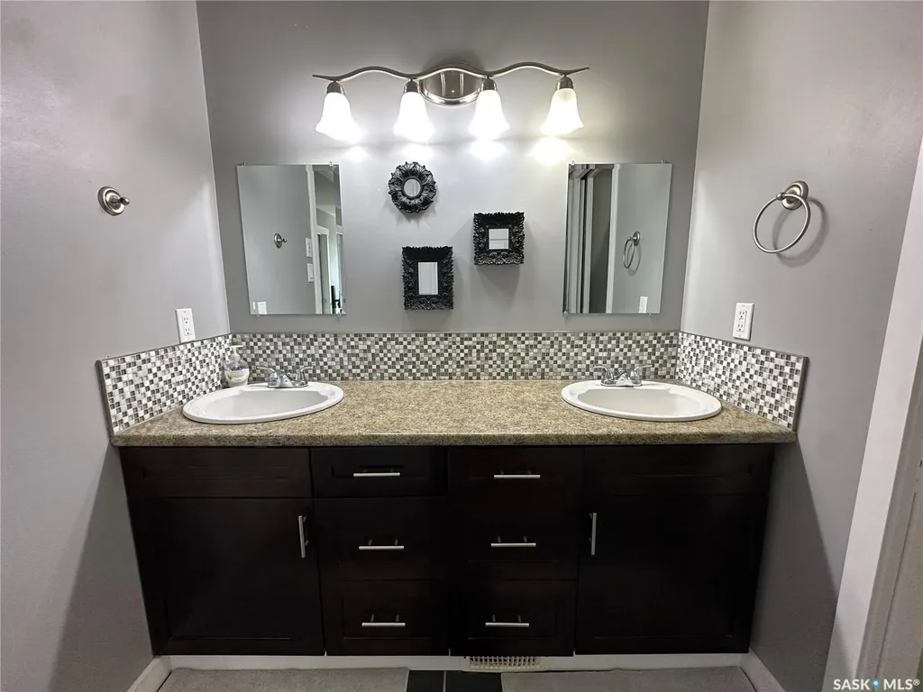 205 Roberts Avenue Canora SK S0A 0L0
