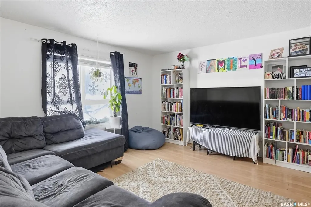 114 - 116 Barber Crescent Saskatoon SK S7M 5M7