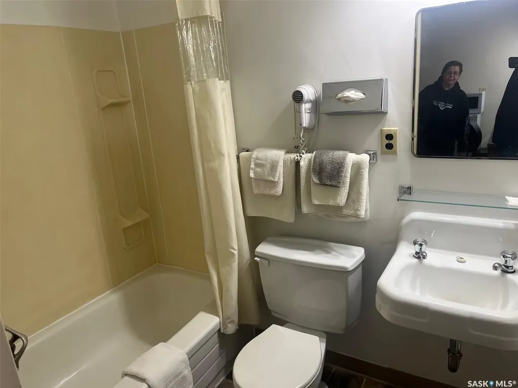 118 1st Avenue E Leader SK S0N 1H0