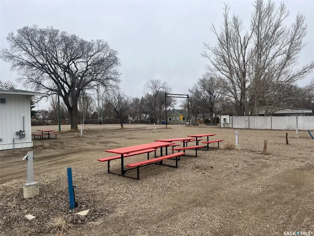 118 1st Avenue E Leader SK S0N 1H0